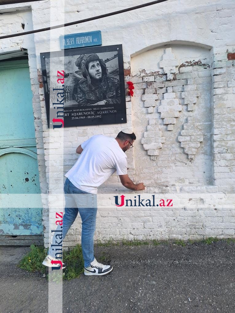 Aqarunov əmisinin Şuşada vurduğu tankın qarşısında - FOTO